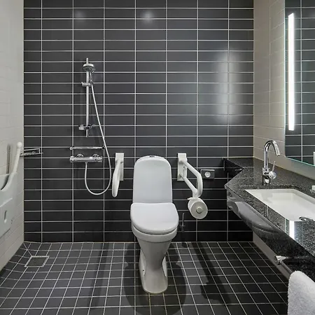Crowne Plaza Towers By Ihg 4*