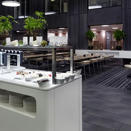 מלון Crowne Plaza Towers By Ihg