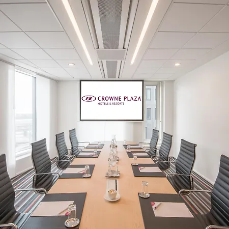 Crowne Plaza Towers By Ihg מלון