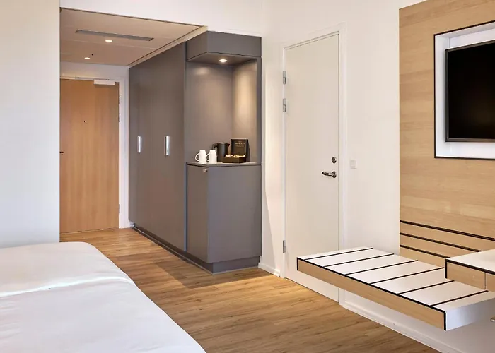 Crowne Plaza Towers By Ihg 4*